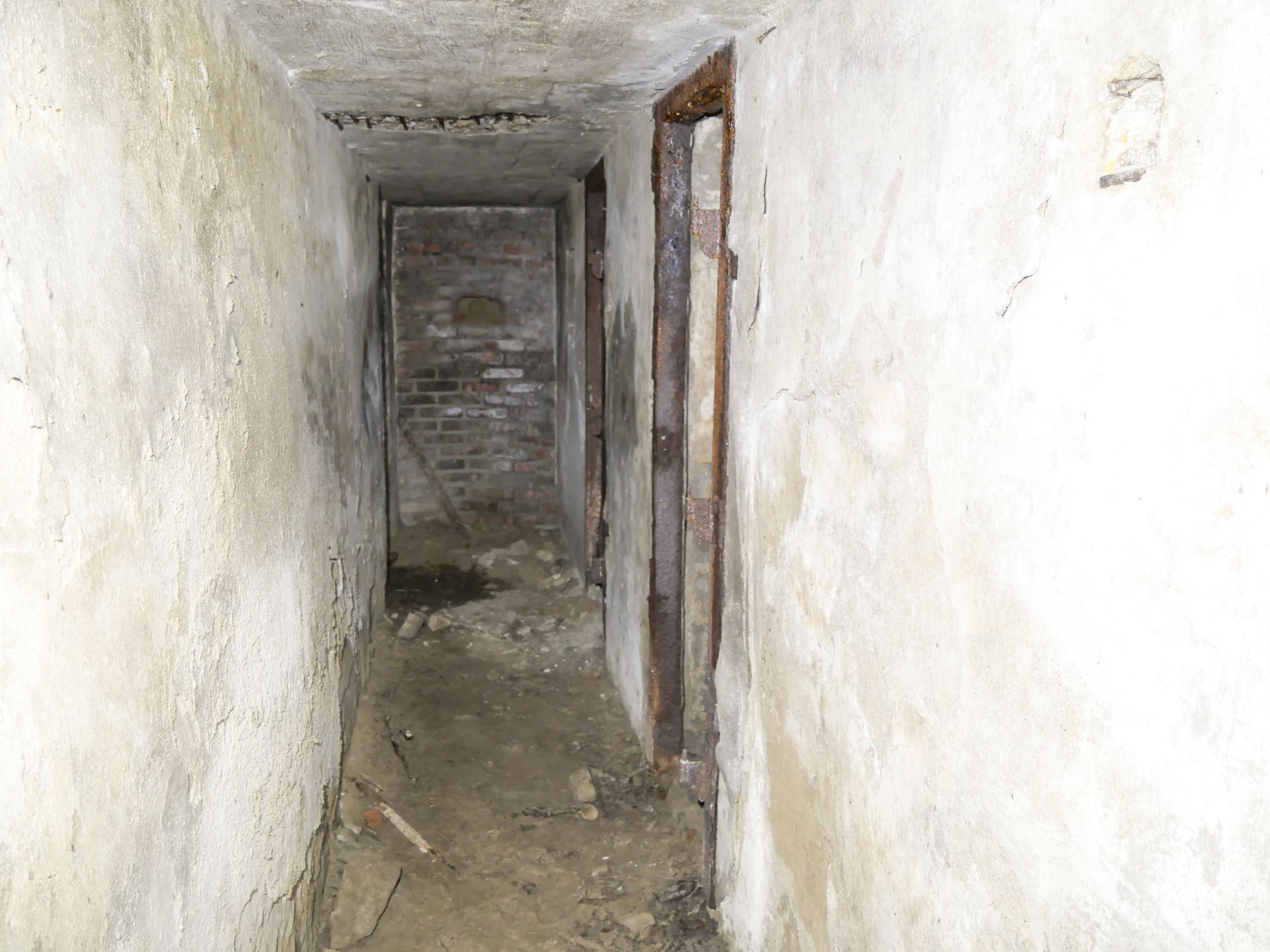 Ligne Maginot - RITTERSHOFFEN (2°BON - 79° RIF) - (PC de Quartier) - Le corridor principal, sur la gauche les 2 alvéoles 