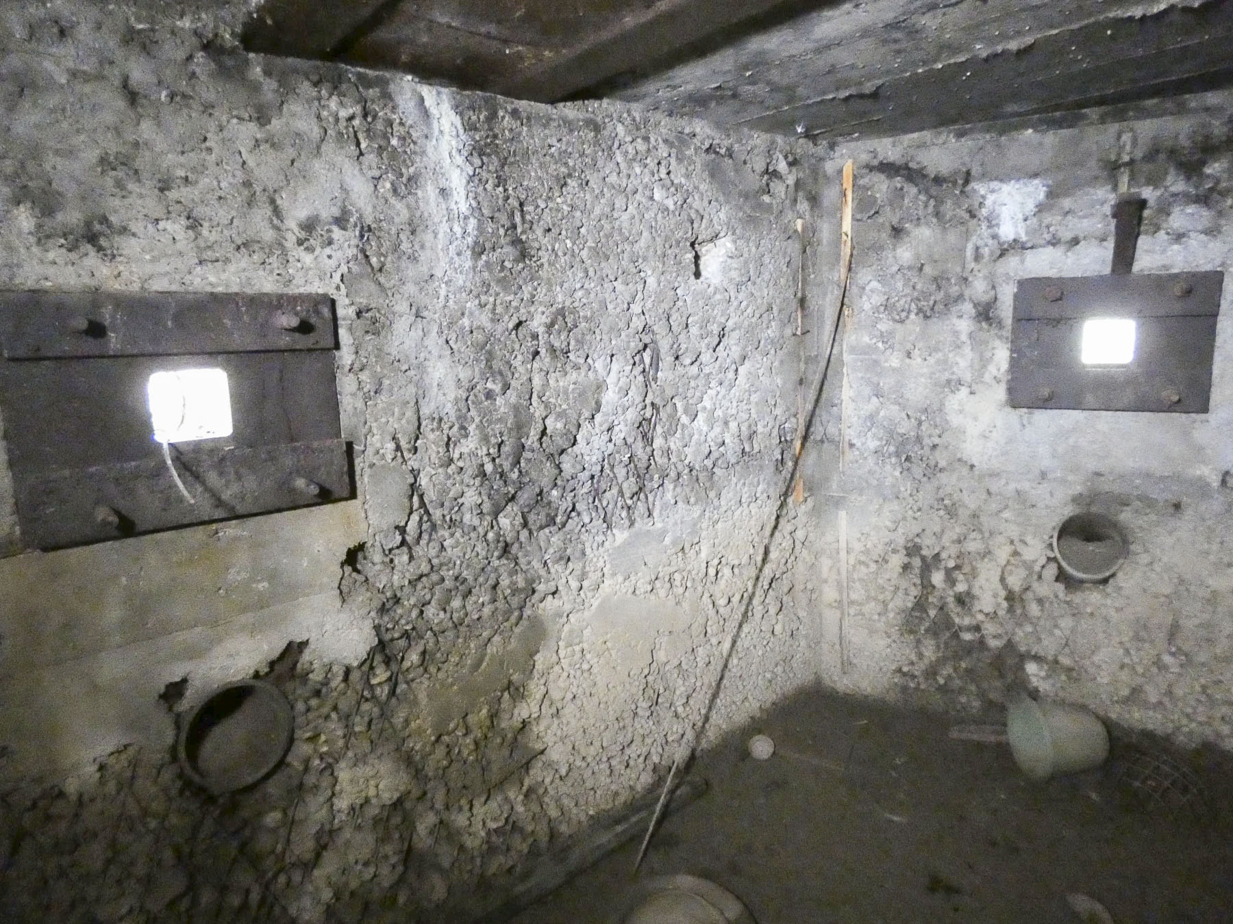 Ligne Maginot - GARE DE KALHAUSEN 2 - (Blockhaus pour arme infanterie) - La chambre de tir Est pour deux FM.