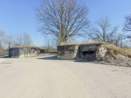 Ligne Maginot - 7BIS/2 - HAUGRUND - (Abri) - Vue d'ensemble avec l'abri de Haugrund à droite