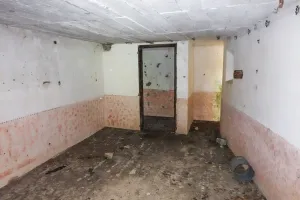 Ligne Maginot - SCHIDELBERG (QUARTIER TéTERCHEN - II/161° RIF) - (PC de Quartier) - La pièce principale, au fond le local abritant le premier standard téléphonique