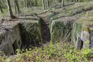Ligne Maginot - SCHIDELBERG (QUARTIER TéTERCHEN - II/161° RIF) - (PC de Quartier) - La courette et les deux abris tôle métro