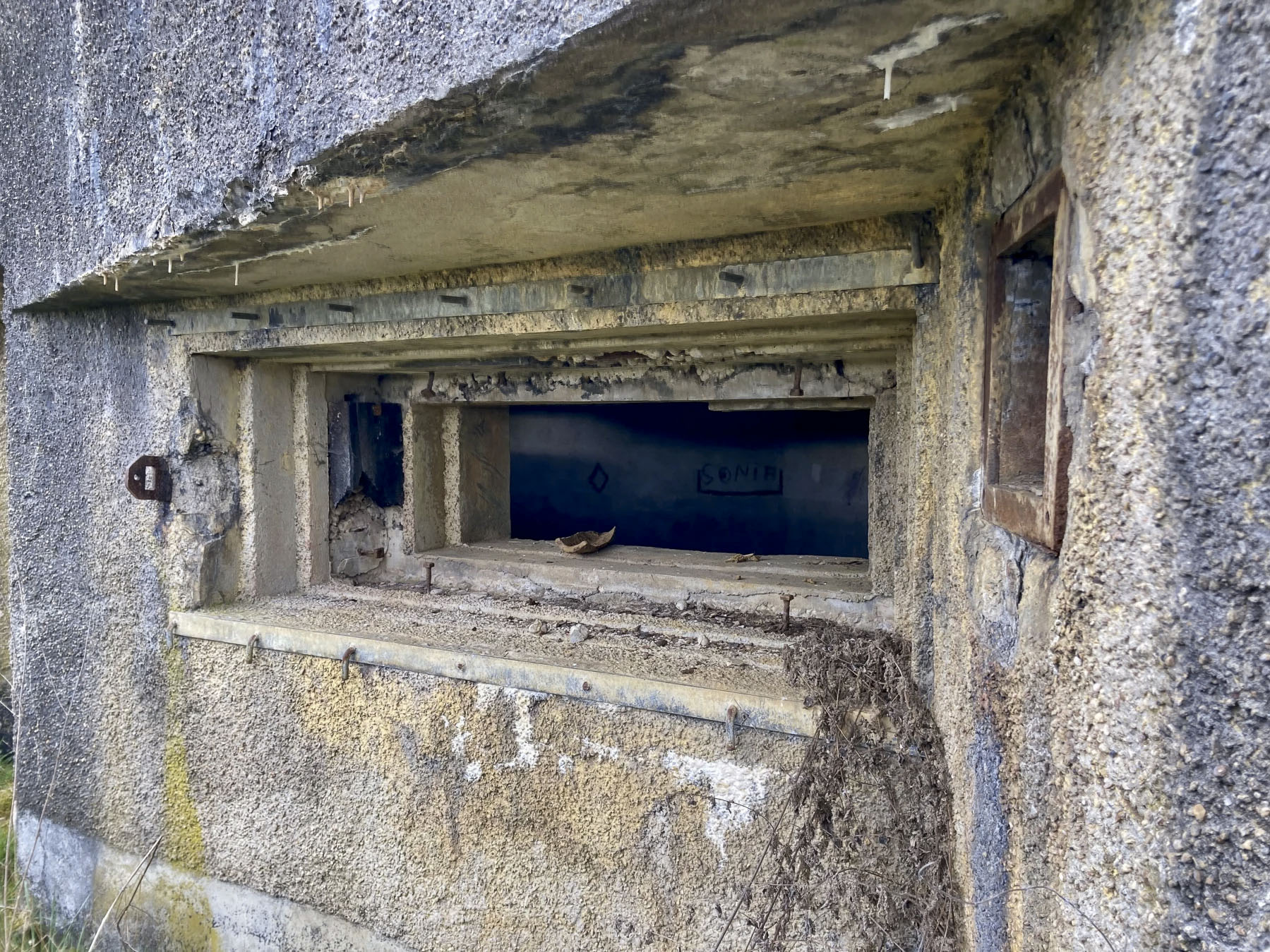 Ligne Maginot - DB22 - (Blockhaus pour canon) - Un créneau 