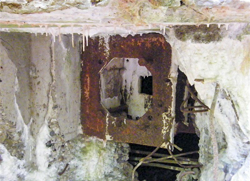 Ligne Maginot - MARKBACH - (Blockhaus pour arme infanterie) - Chambre de tir Ouest
Détail du créneau FM