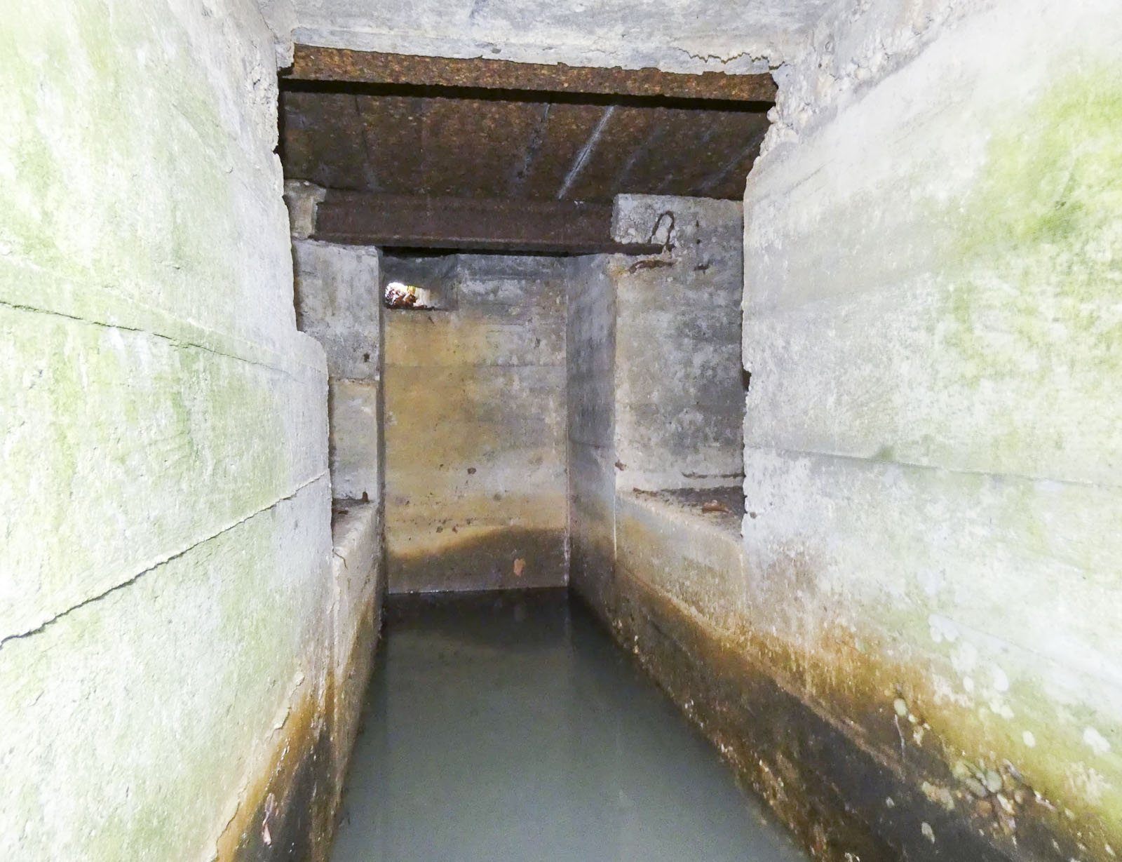 Ligne Maginot - BORNUNGSHOFF EST 2  - (Blockhaus pour arme infanterie) - L'intérieur exigu du blockhaus.