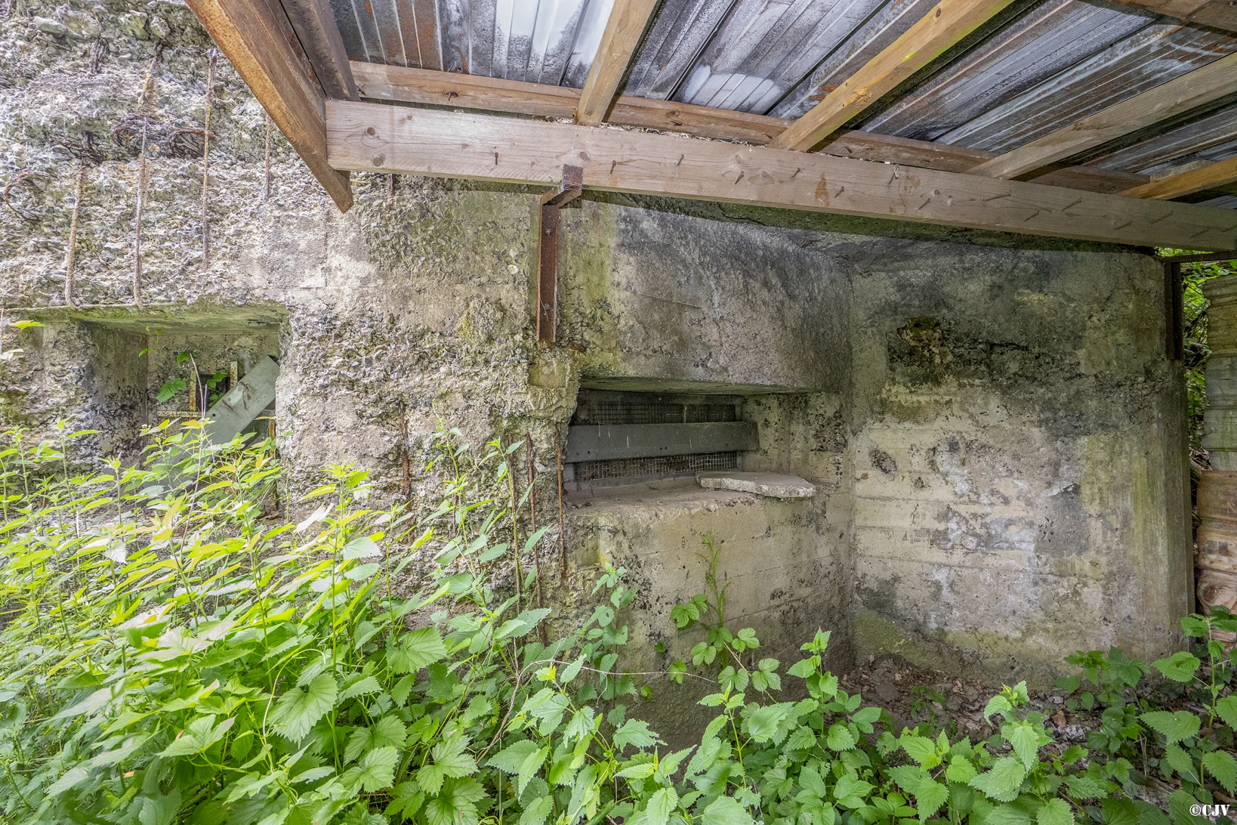 Ligne Maginot - FERME BAR - (Blockhaus pour canon) - Créneaux droits